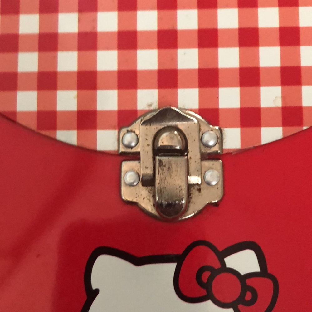 Hello kitty vintage metal purse. - Picture 4 of 5